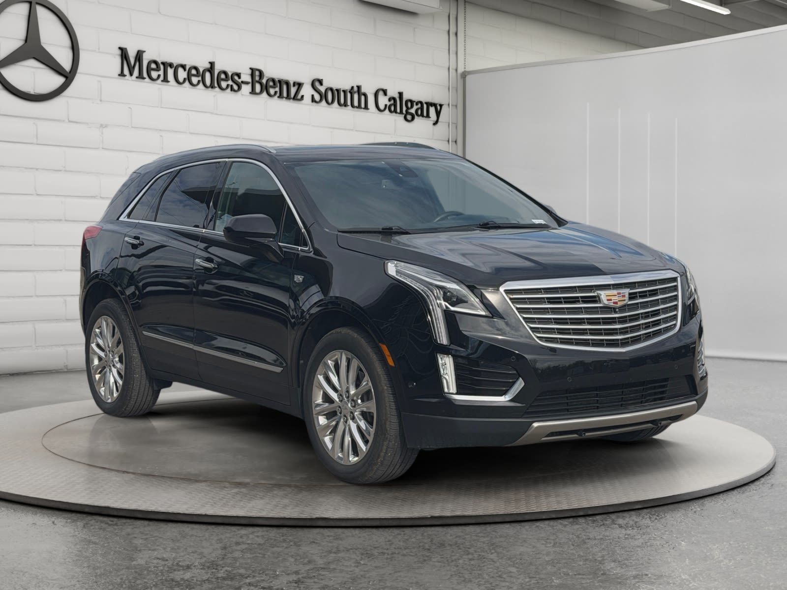 Photo 2017 Cadillac XT5 Platinum AWD #3
