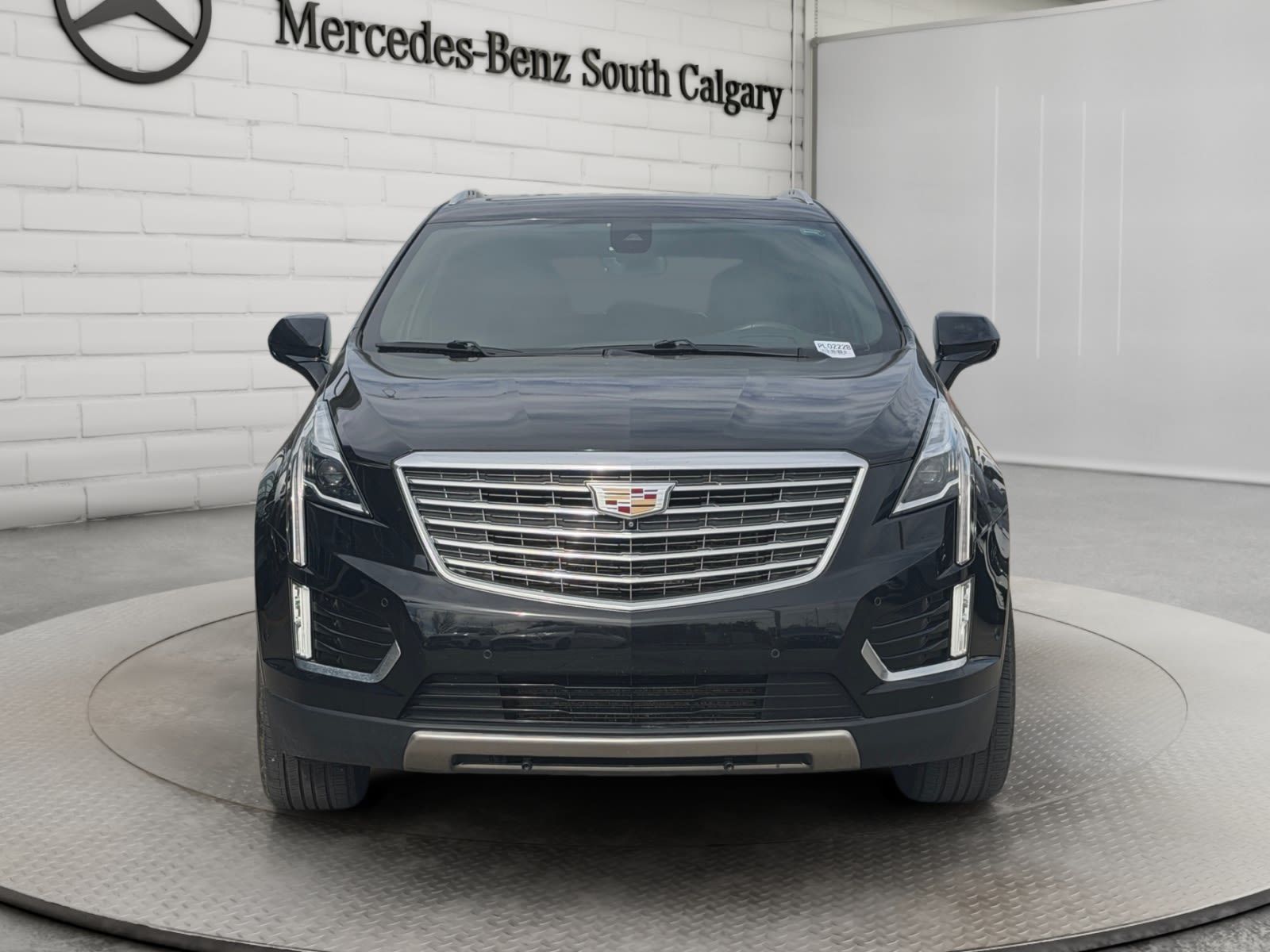 Photo 2017 Cadillac XT5 Platinum AWD #2