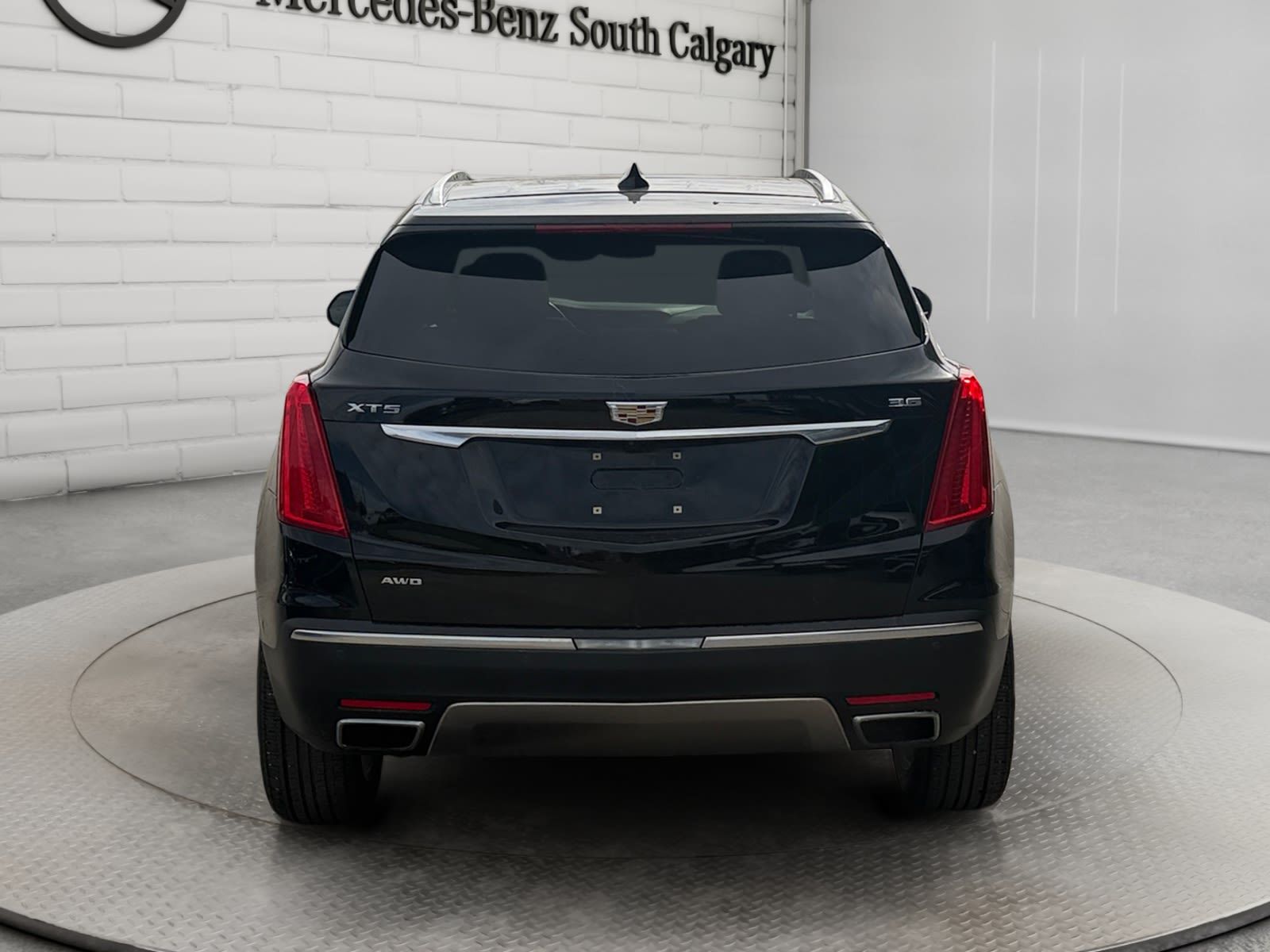 Photo 2017 Cadillac XT5 Platinum AWD #6