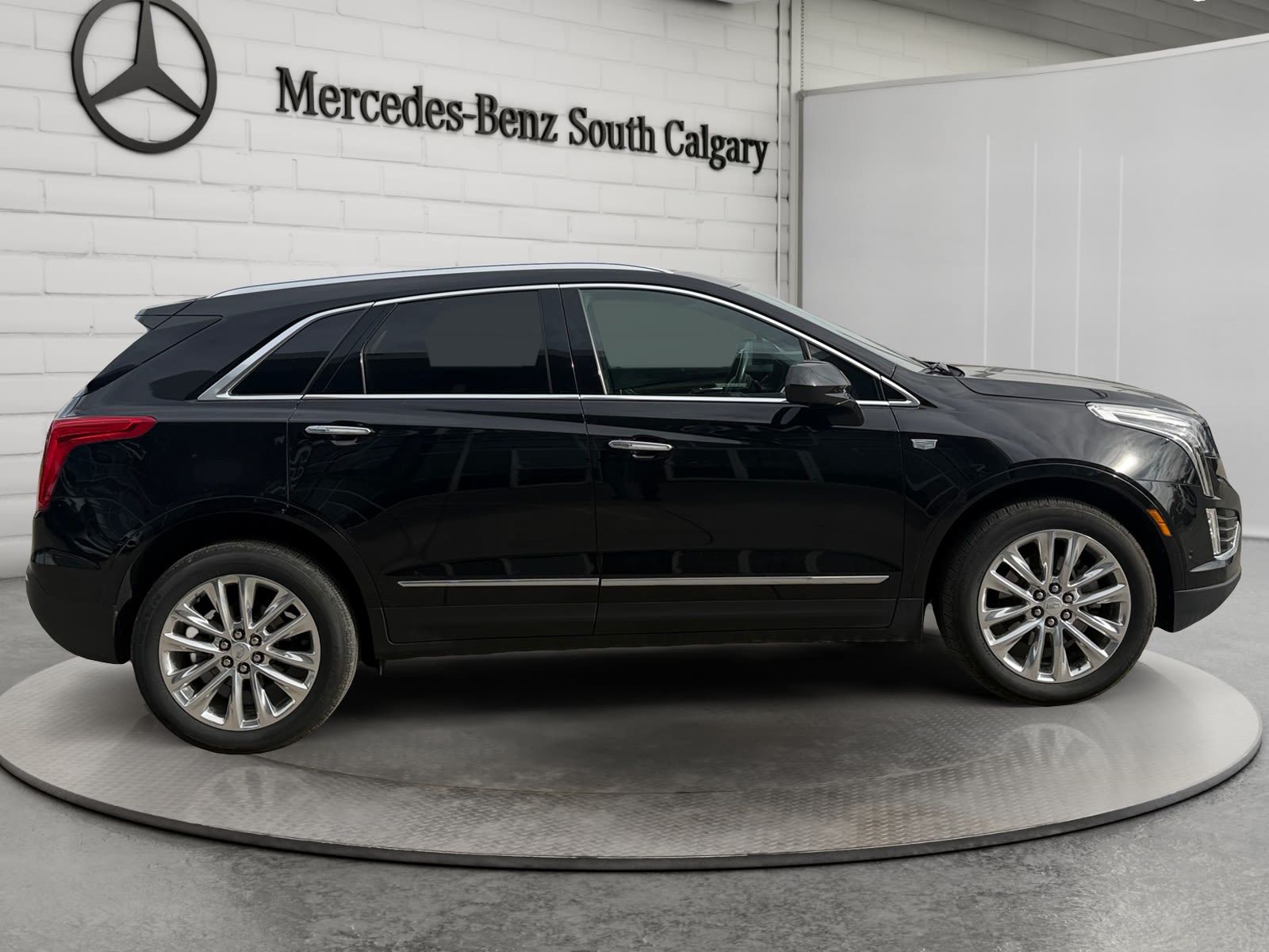 Photo 2017 Cadillac XT5 Platinum AWD #4
