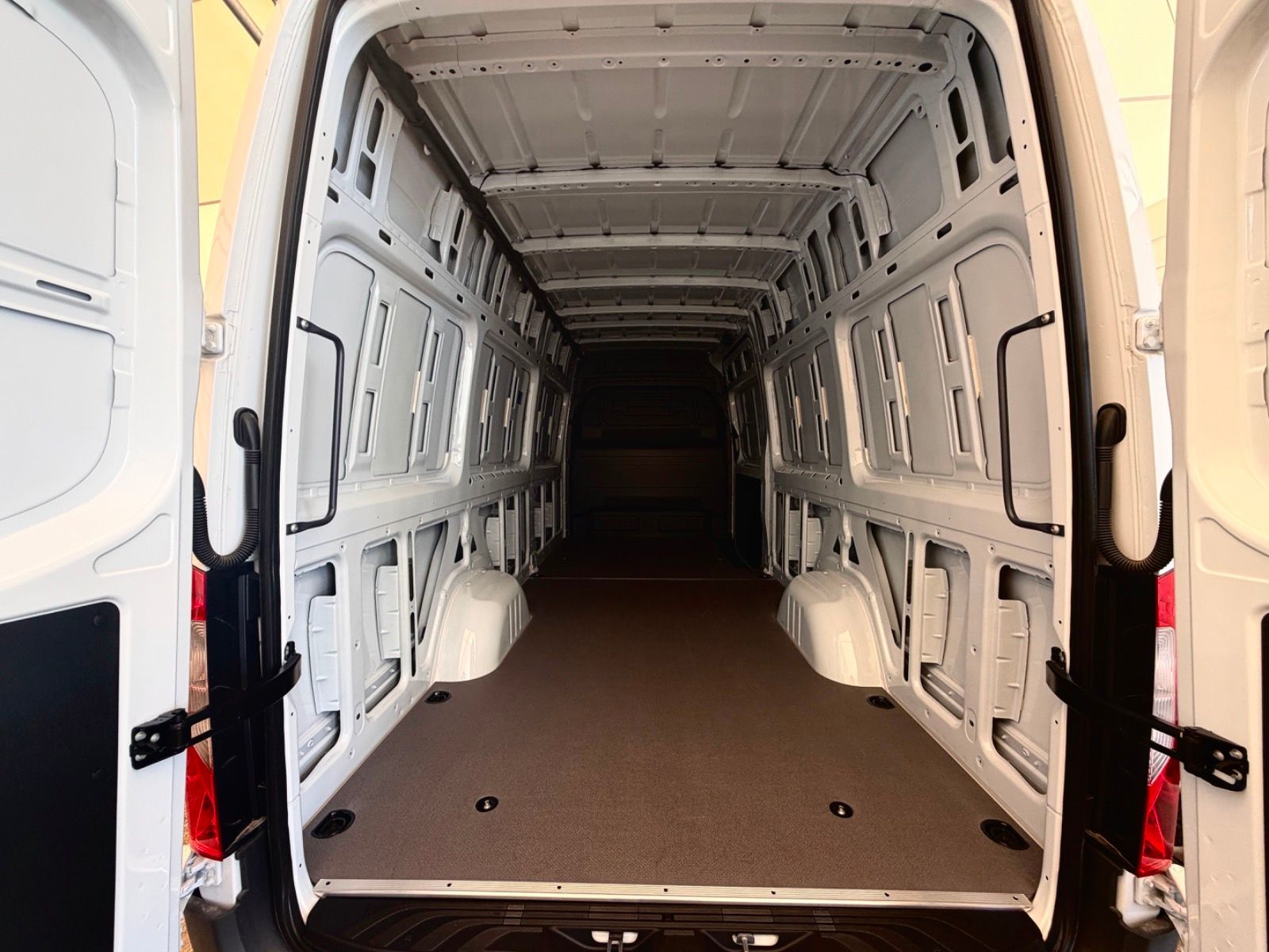 Photo 2025 Mercedes-Benz ESprinter 170 Wheelbase High Roof RWD #5