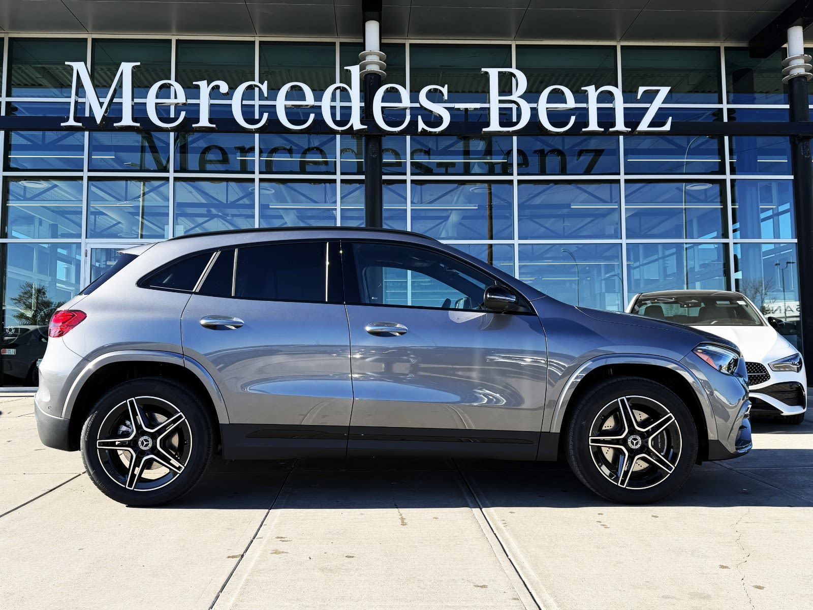 Photo 2026 Mercedes-Benz GLA 250 4MATIC SUV #3