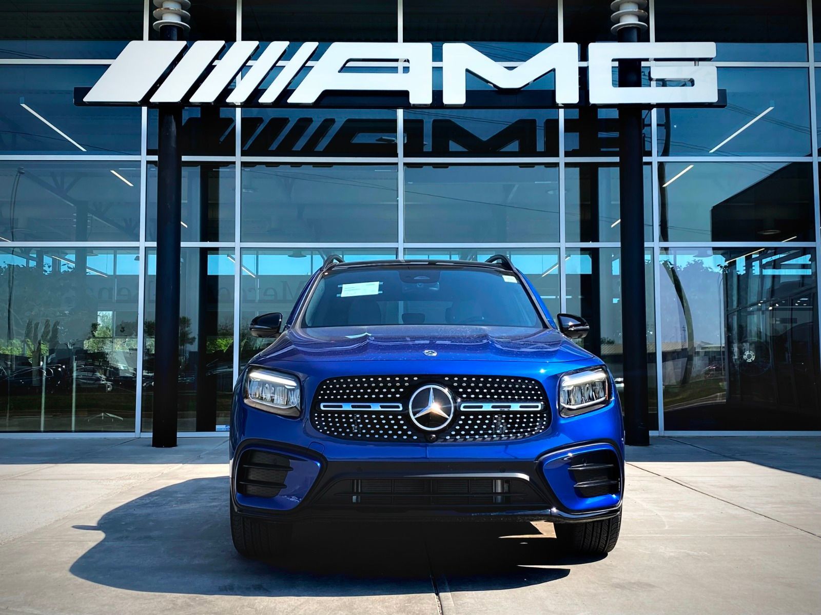 Photo 2026 Mercedes-Benz GLB 250 4MATIC SUV #2