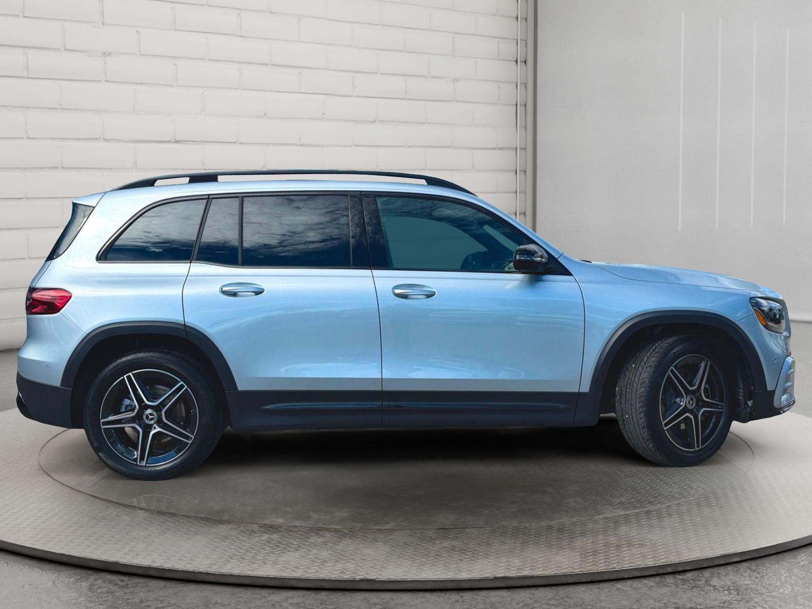 Photo 2026 Mercedes-Benz GLB 250 4MATIC SUV #4
