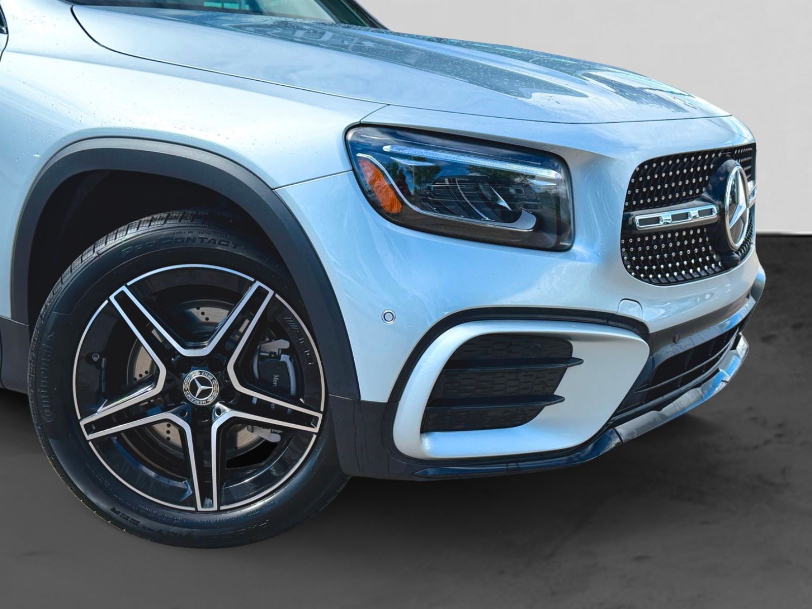 Photo 2026 Mercedes-Benz GLB 250 4MATIC SUV #2