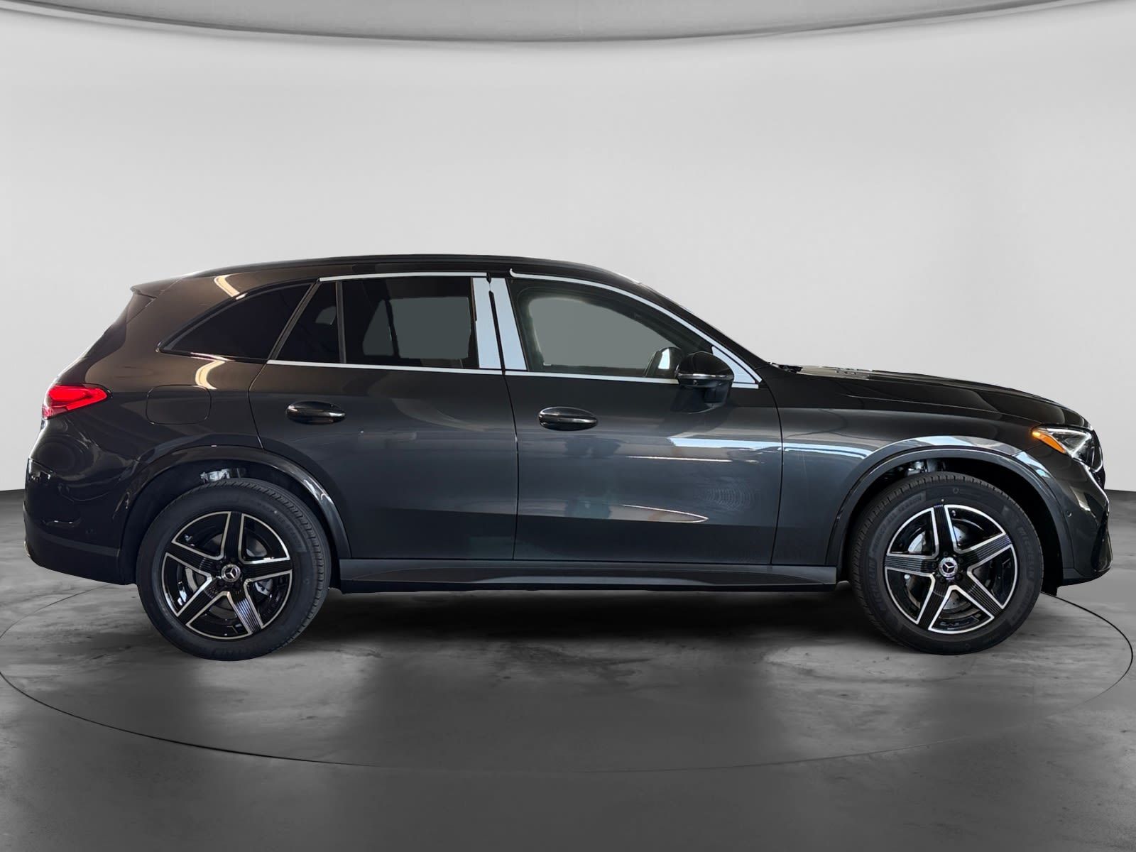 Photo 2027 Mercedes-Benz GLC 300 4MATIC SUV #4