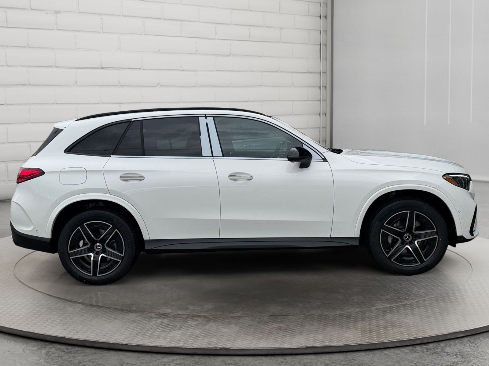 Photo 2027 Mercedes-Benz GLC 300 4MATIC SUV #4
