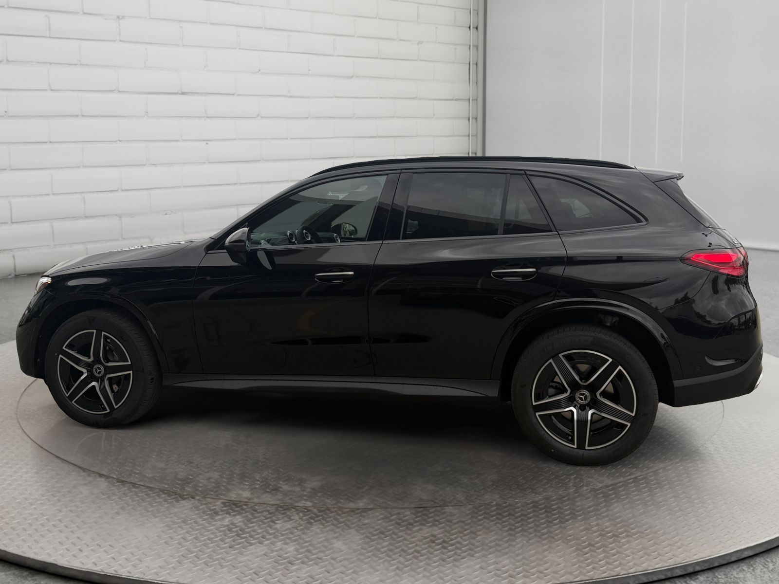 Photo 2027 Mercedes-Benz GLC 300 4MATIC SUV #8