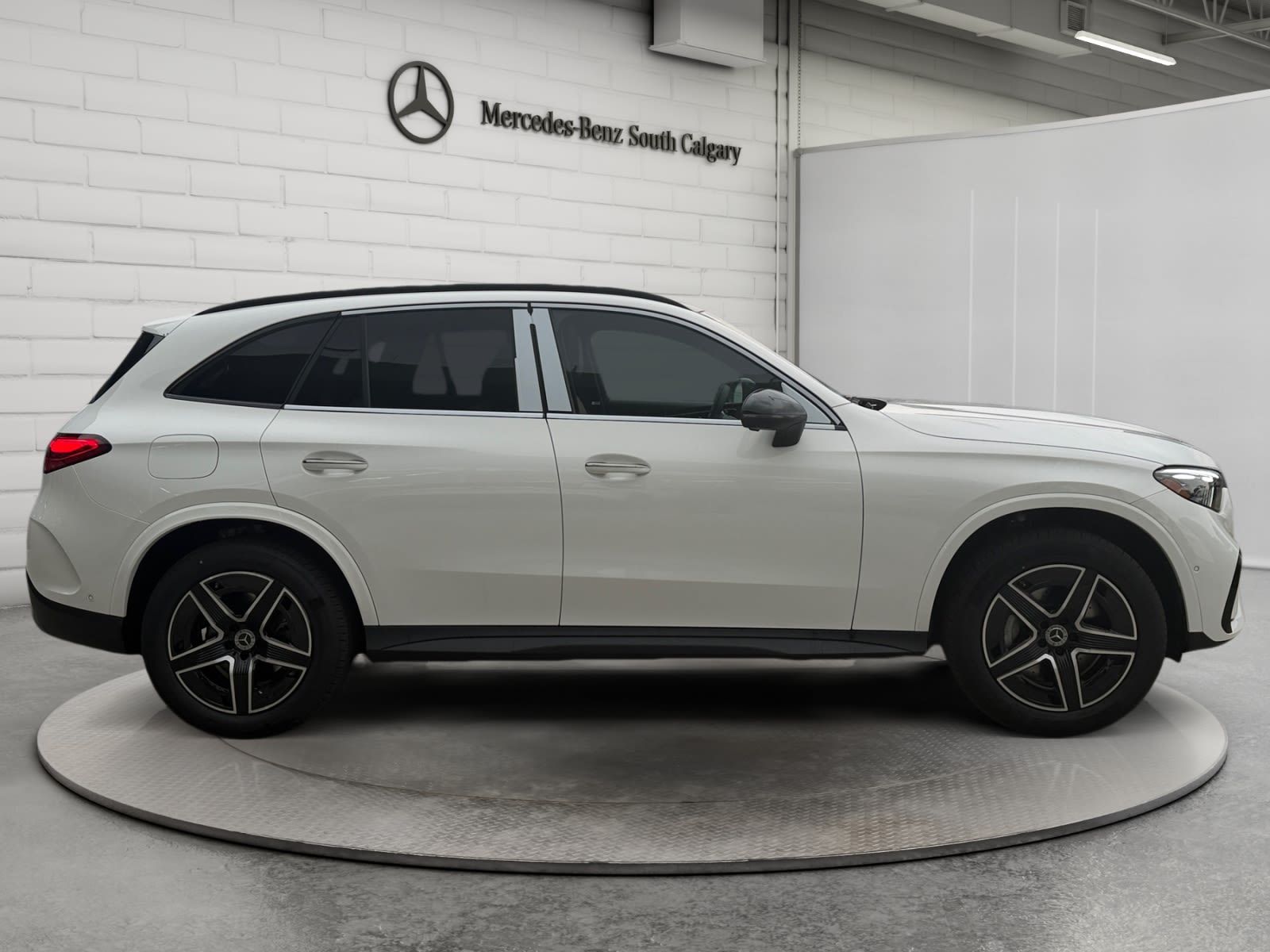 Photo 2027 Mercedes-Benz GLC 300 4MATIC SUV #4