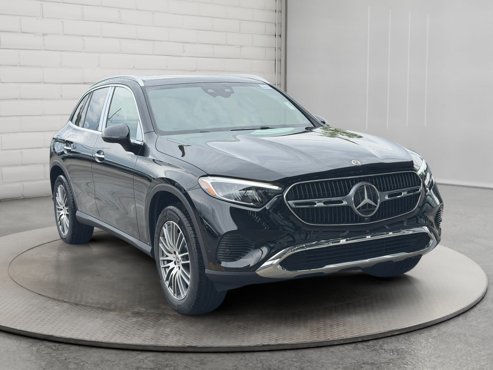 Photo 2027 Mercedes-Benz GLC 300 4MATIC SUV #3