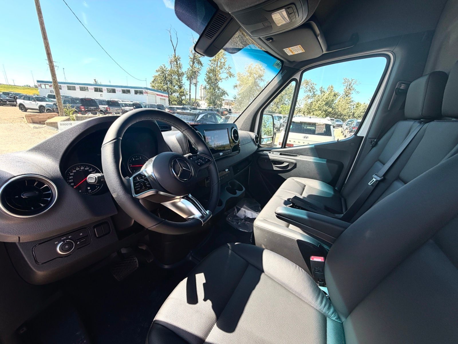 Photo 2026 Mercedes-Benz Sprinter 2500 170 Wheelbase High Roof RWD #8