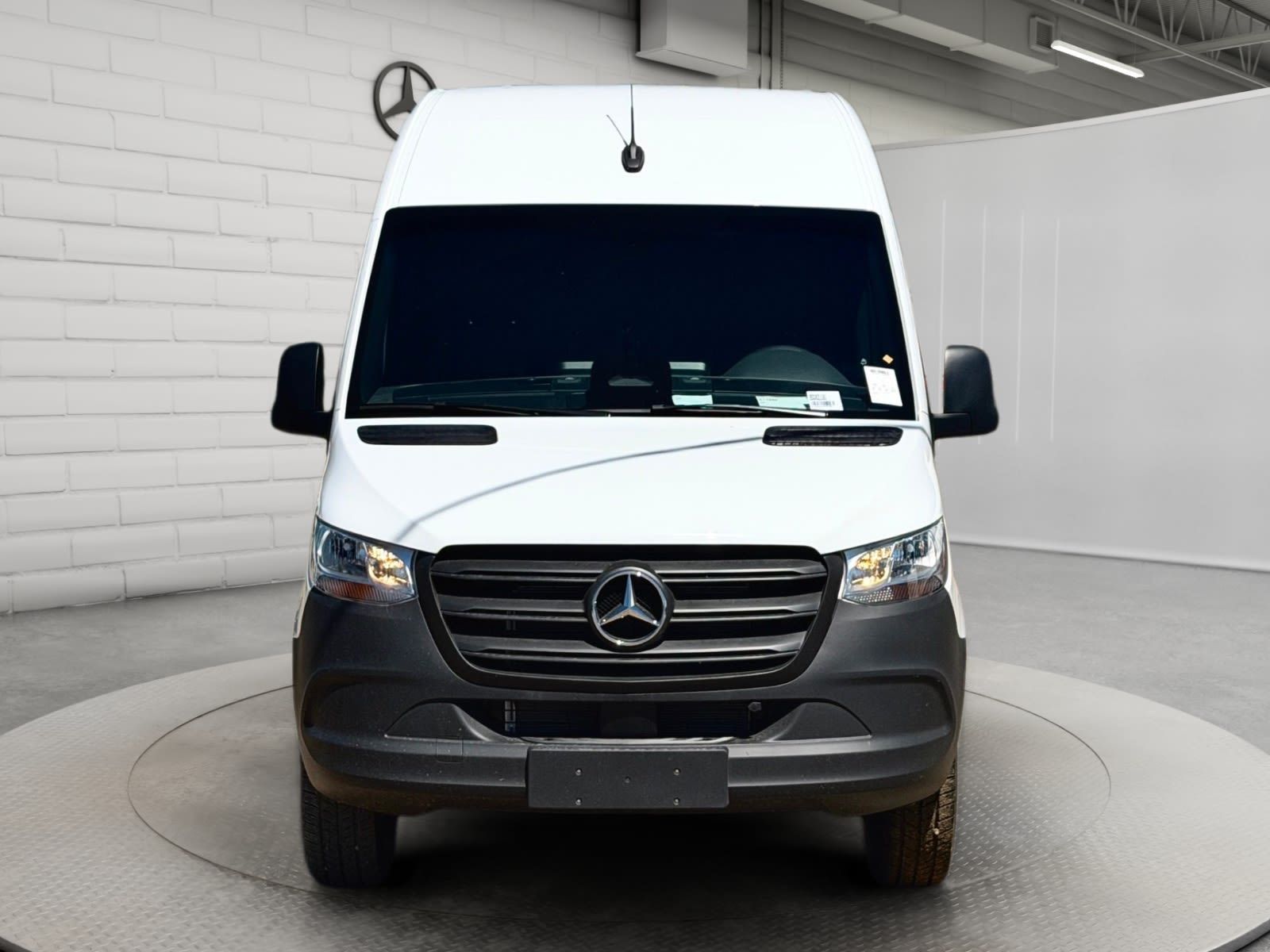 Photo 2026 Mercedes-Benz Sprinter 2500 144 Wheelbase Standard Roof RWD #2