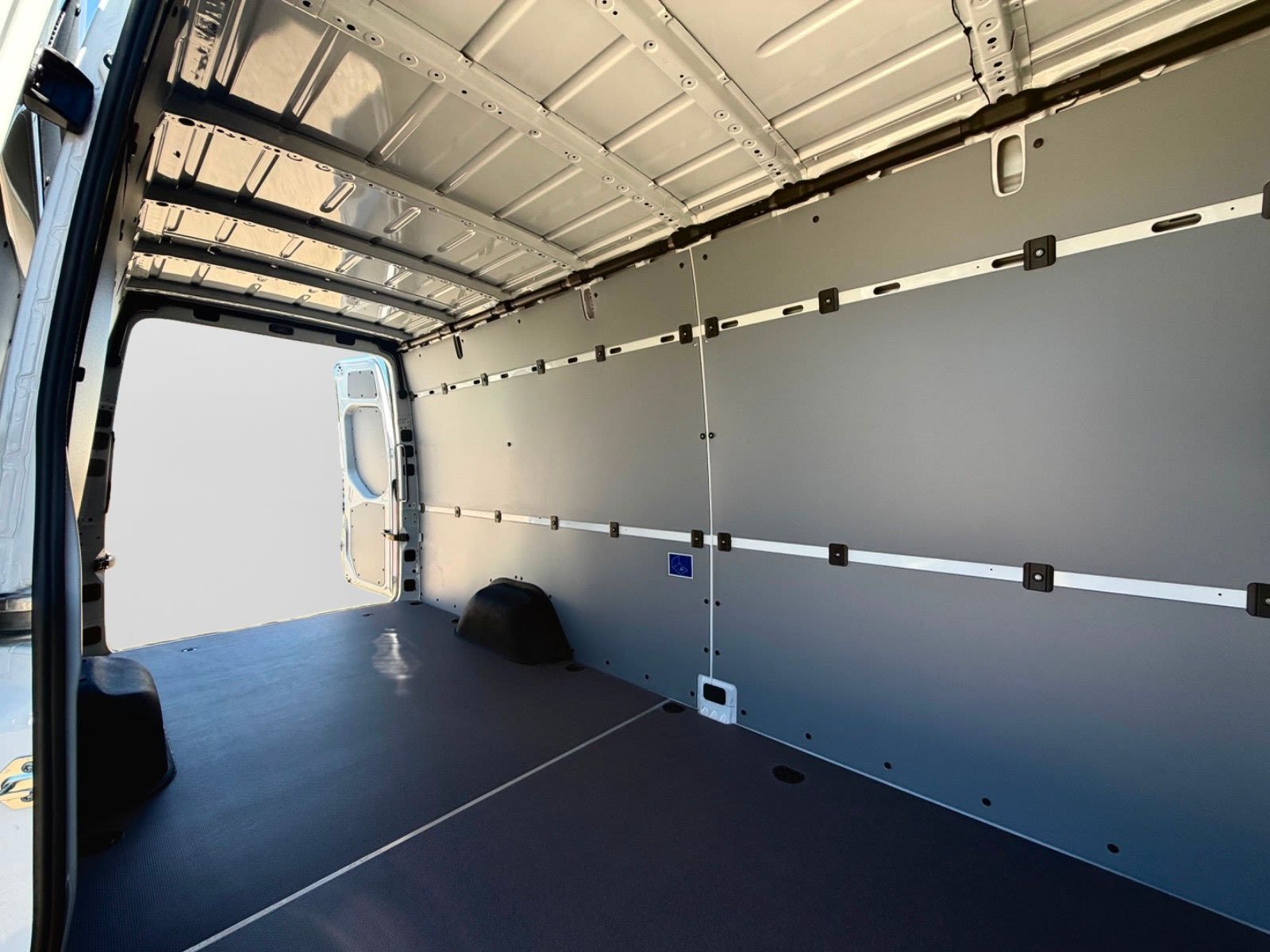 Photo 2026 Mercedes-Benz Sprinter 2500 170 Wheelbase High Roof RWD #8