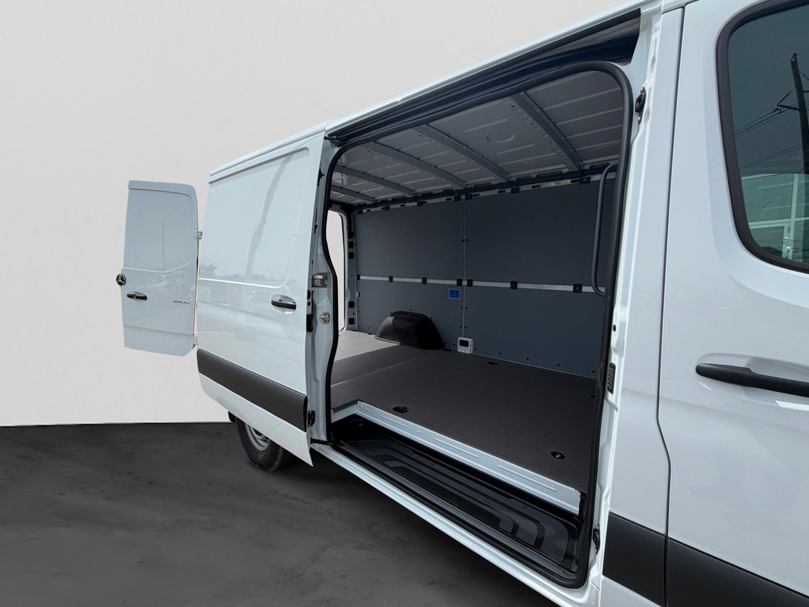 Photo 2026 Mercedes-Benz Sprinter 2500 144 Wheelbase Standard Roof RWD #7