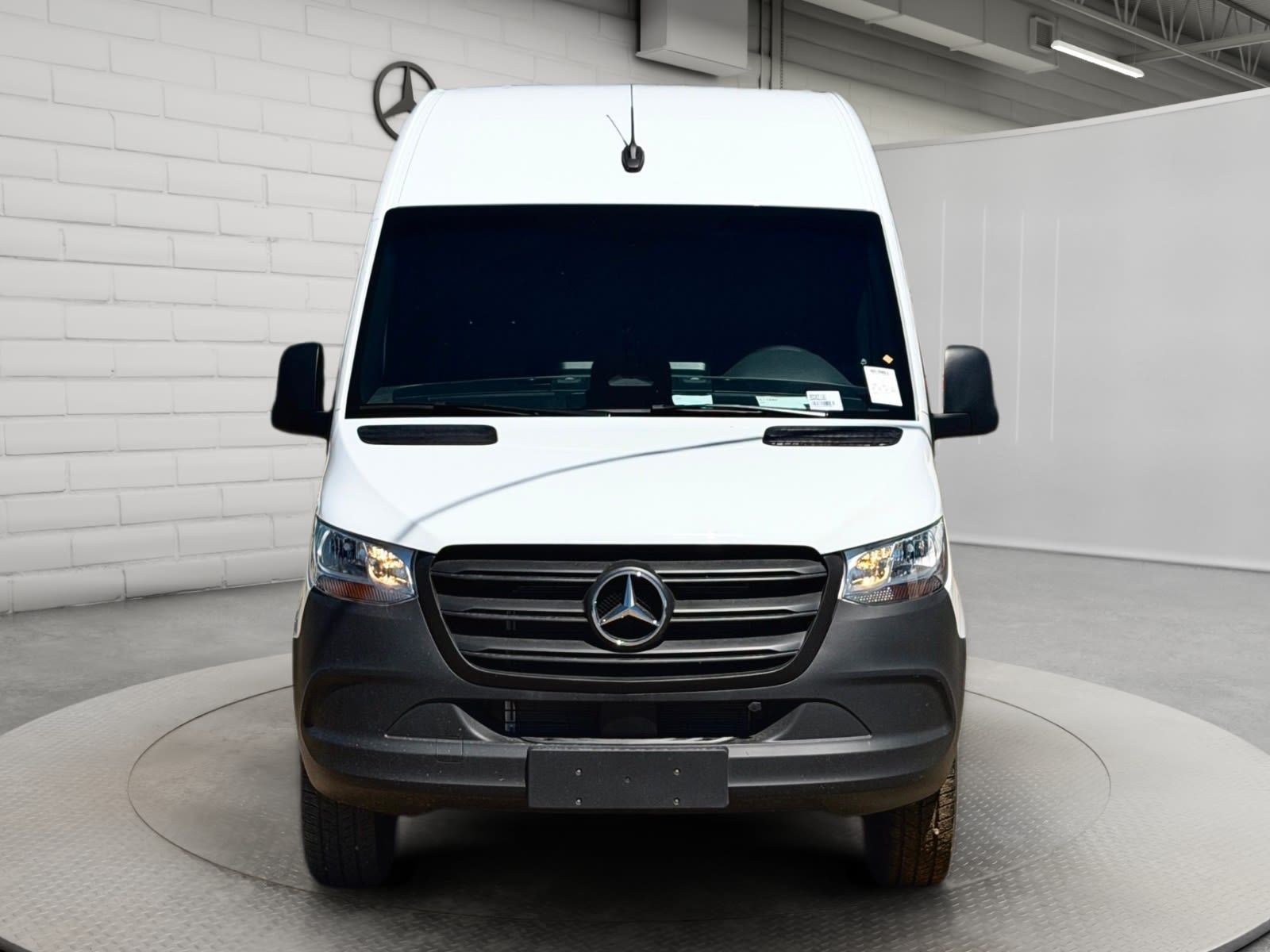 Photo 2026 Mercedes-Benz Sprinter 2500 170 Wheelbase High Roof RWD #2