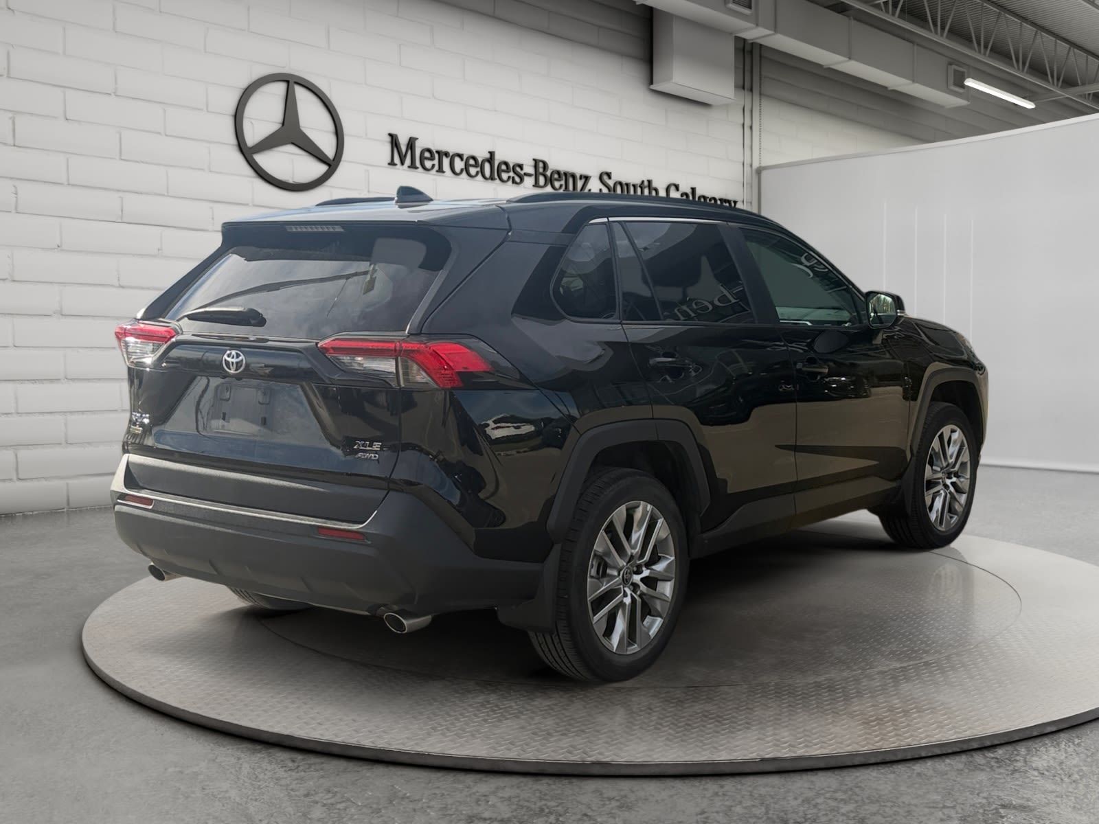 Photo 2023 Toyota RAV4 XLE #5