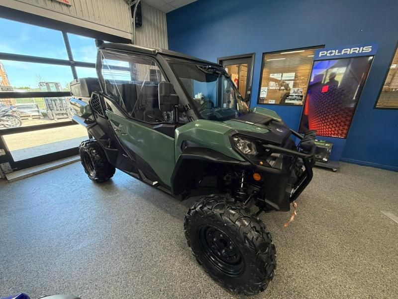Can Am COMMANDER 700  2023