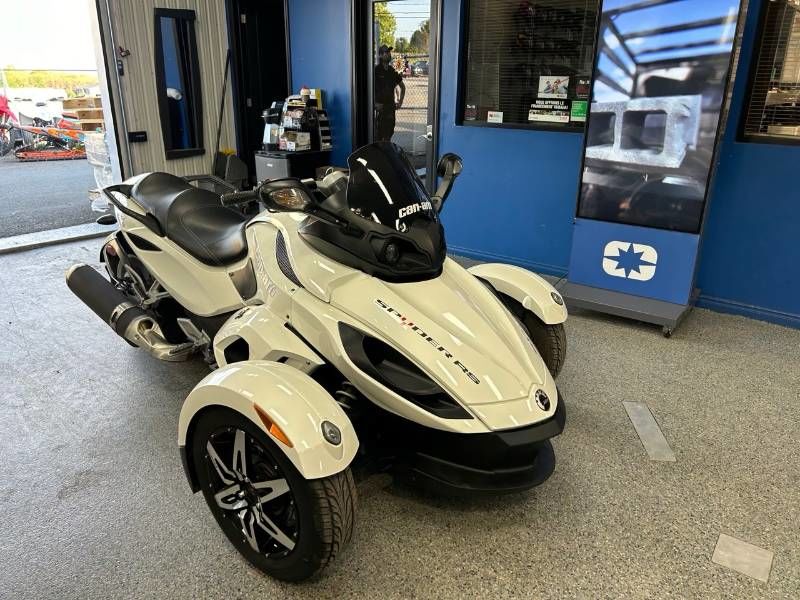 Can Am SPYDER RSS  2010