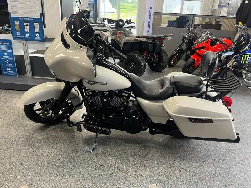 HARLEY DAVIDSON FLHX 107  2022