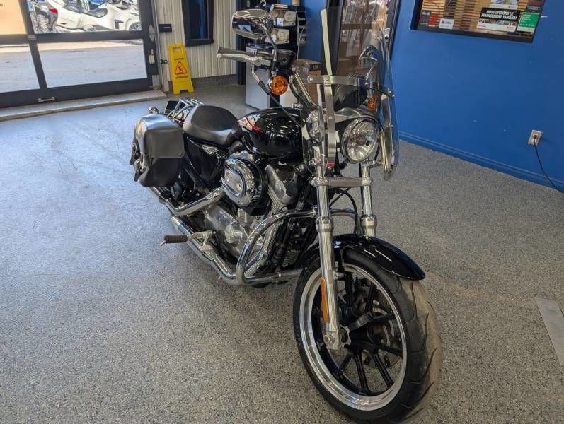 HARLEY DAVIDSON SPORTSTER SUPERLOW  2013