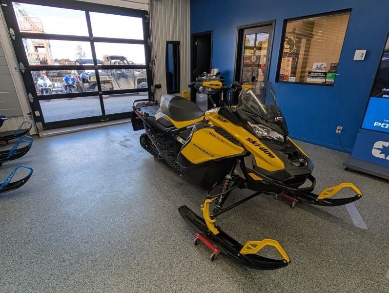 SKI DOO RENEGADE 900 TURBO  2023