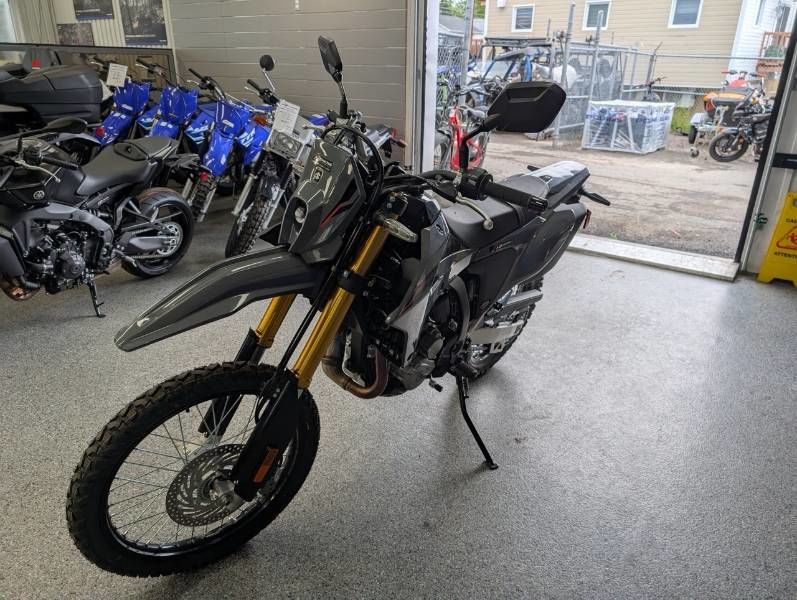 2025 Suzuki DRZ 400 S