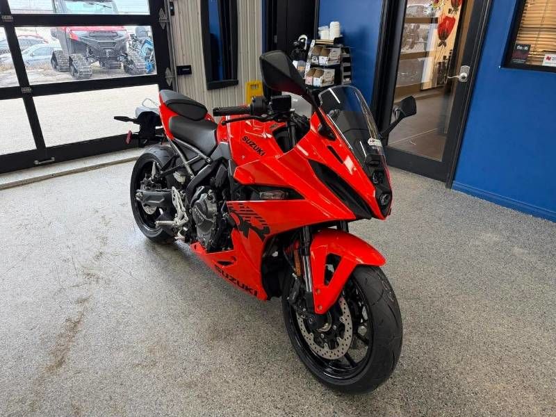2026 Suzuki GSX8RM6