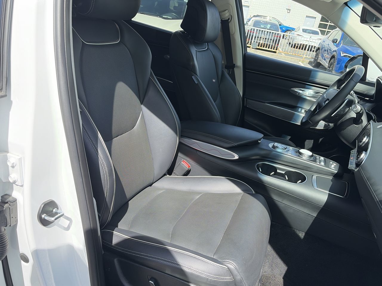 2025 GENESIS GV70