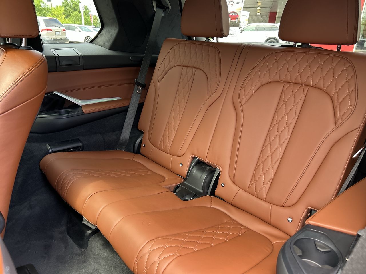 2023 BMW X7