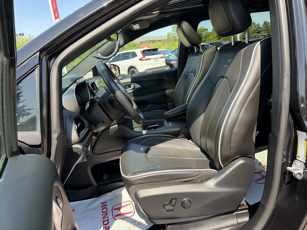 2022 Chrysler Pacifica in Markham, Ontario