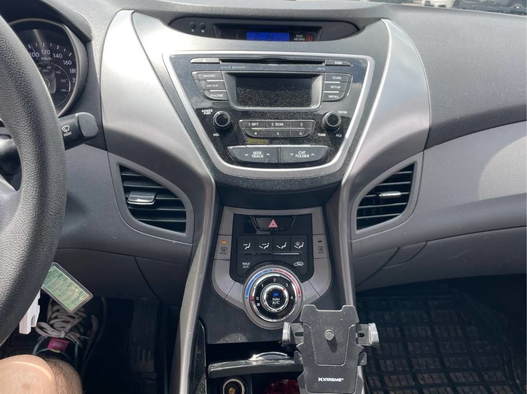 2013 Hyundai Elantra in Markham, Ontario