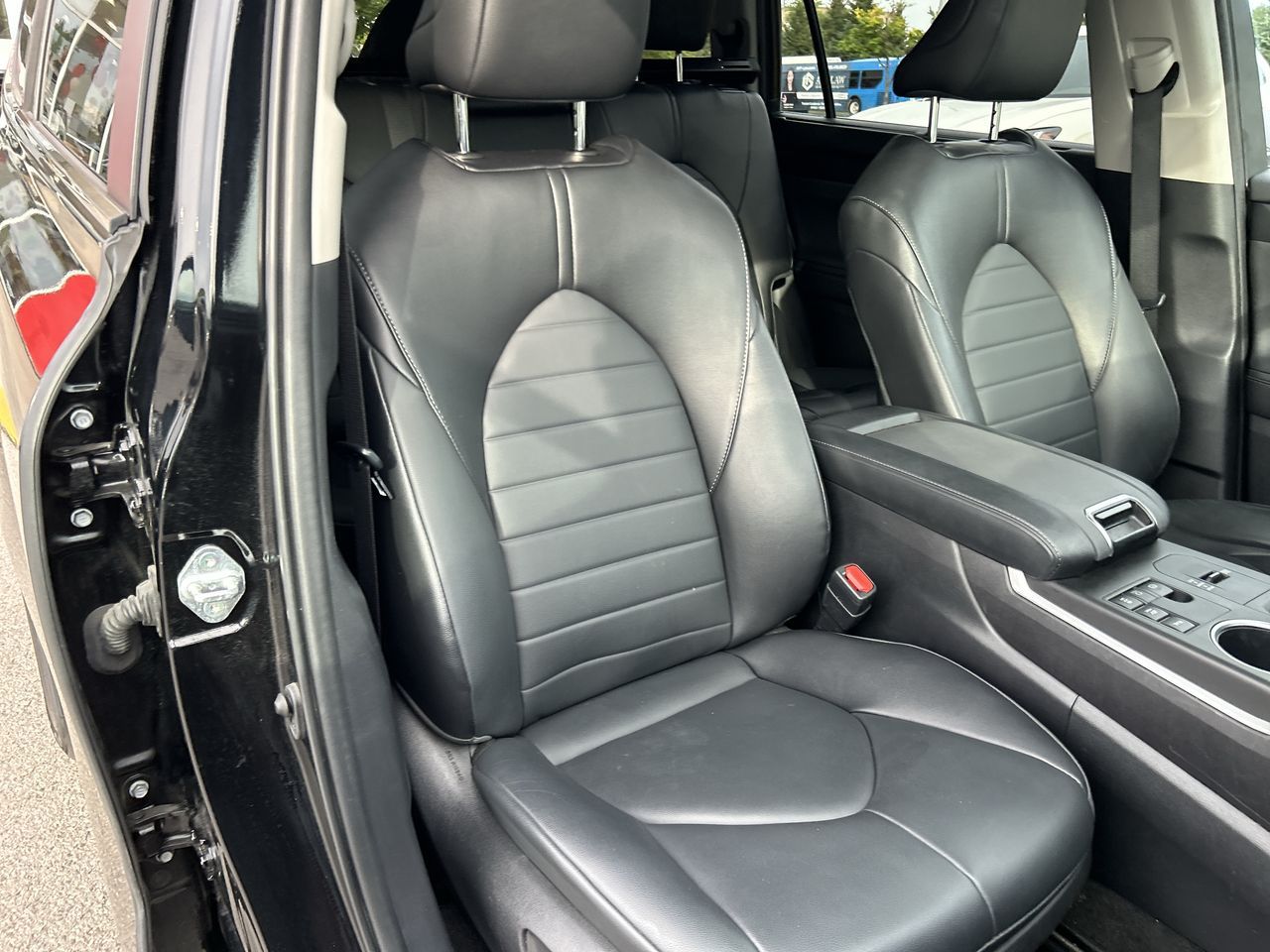 2023 Toyota Highlander Hybrid in Markham, Ontario