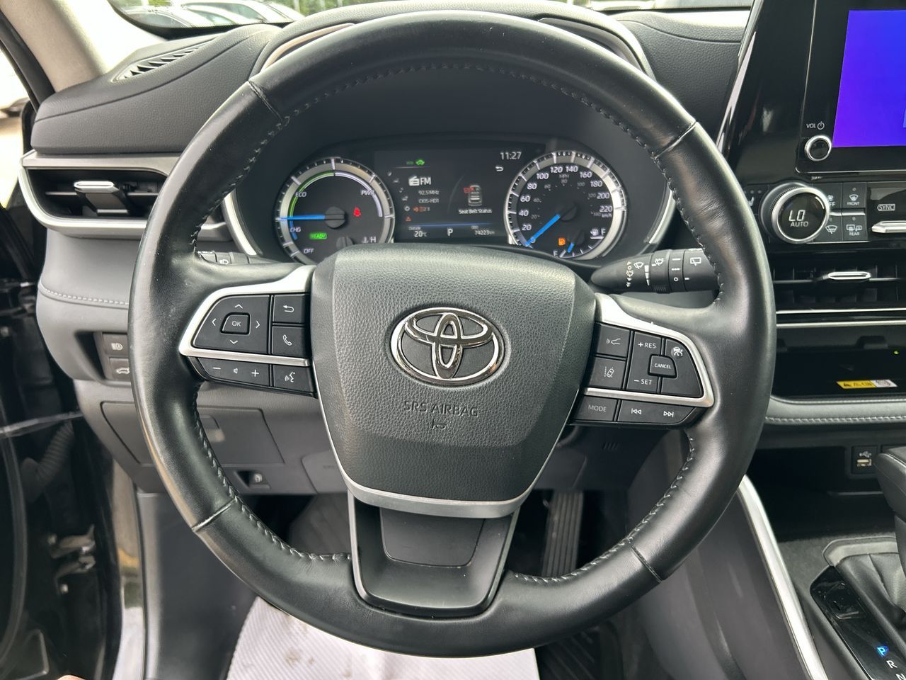 2023 Toyota Highlander Hybrid in Markham, Ontario
