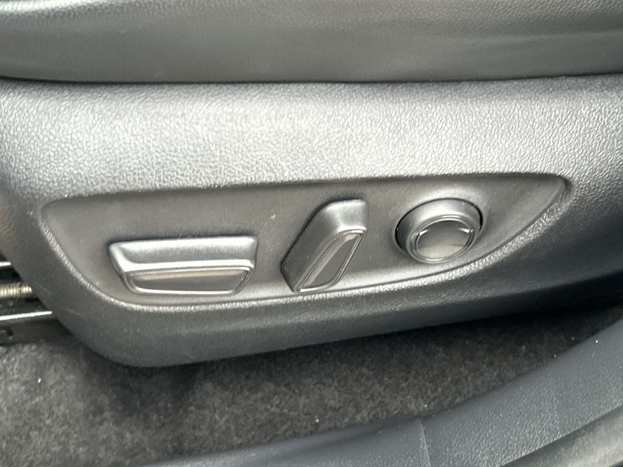 2023 Toyota Highlander Hybrid in Markham, Ontario