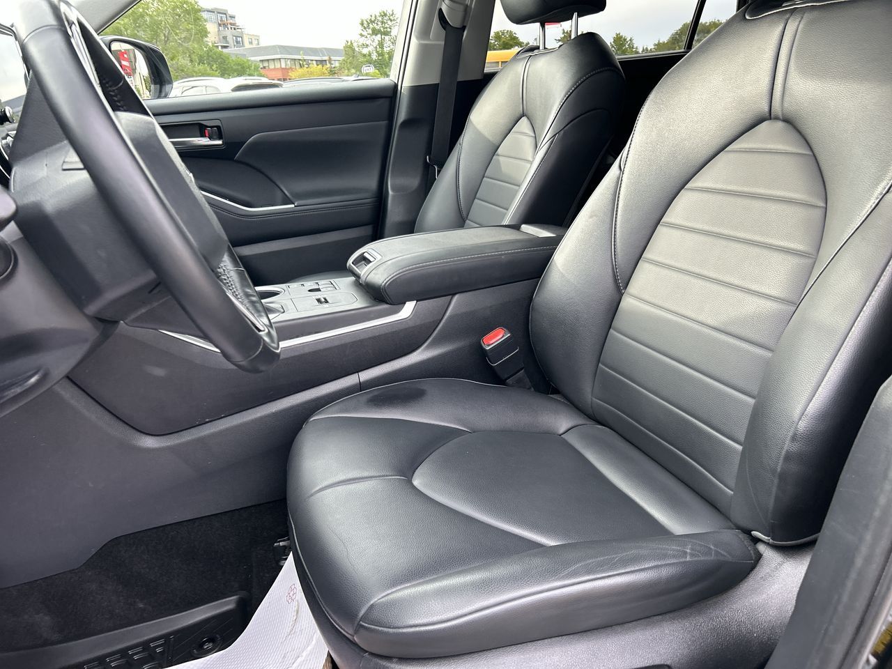 2023 Toyota Highlander Hybrid in Markham, Ontario