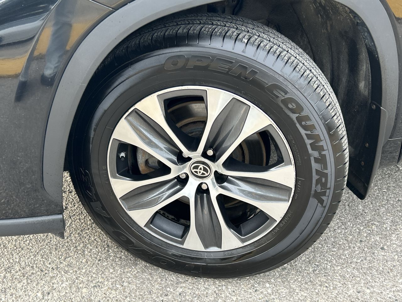 2023 Toyota Highlander Hybrid in Markham, Ontario