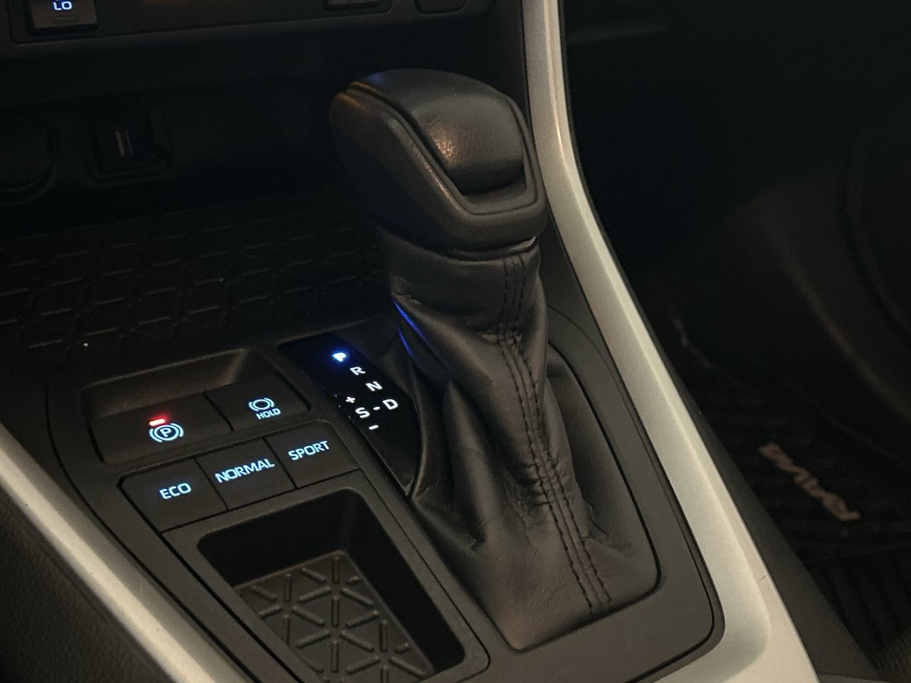 2020 Toyota RAV4 in Markham, Ontario