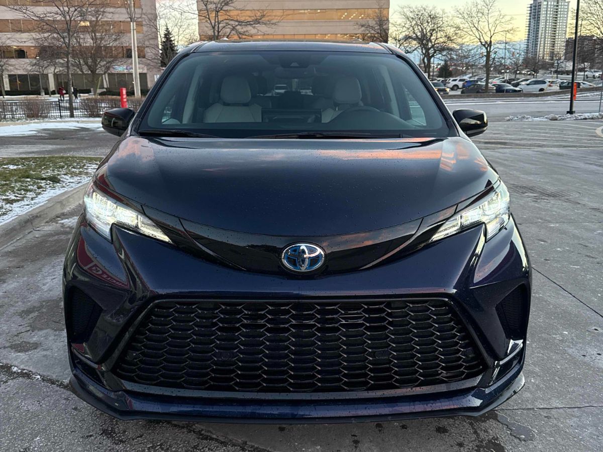 2025 Toyota Sienna Hybrid in Markham, Ontario