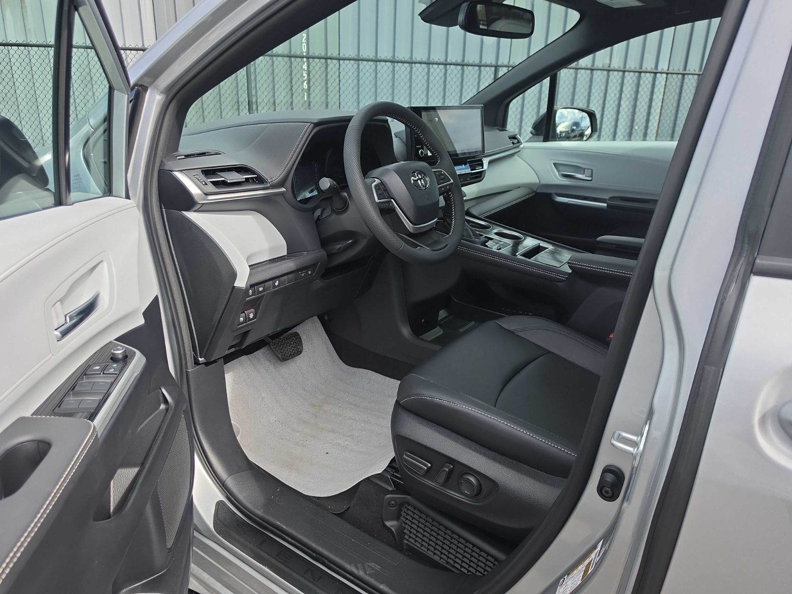 2025 Toyota Sienna Hybrid