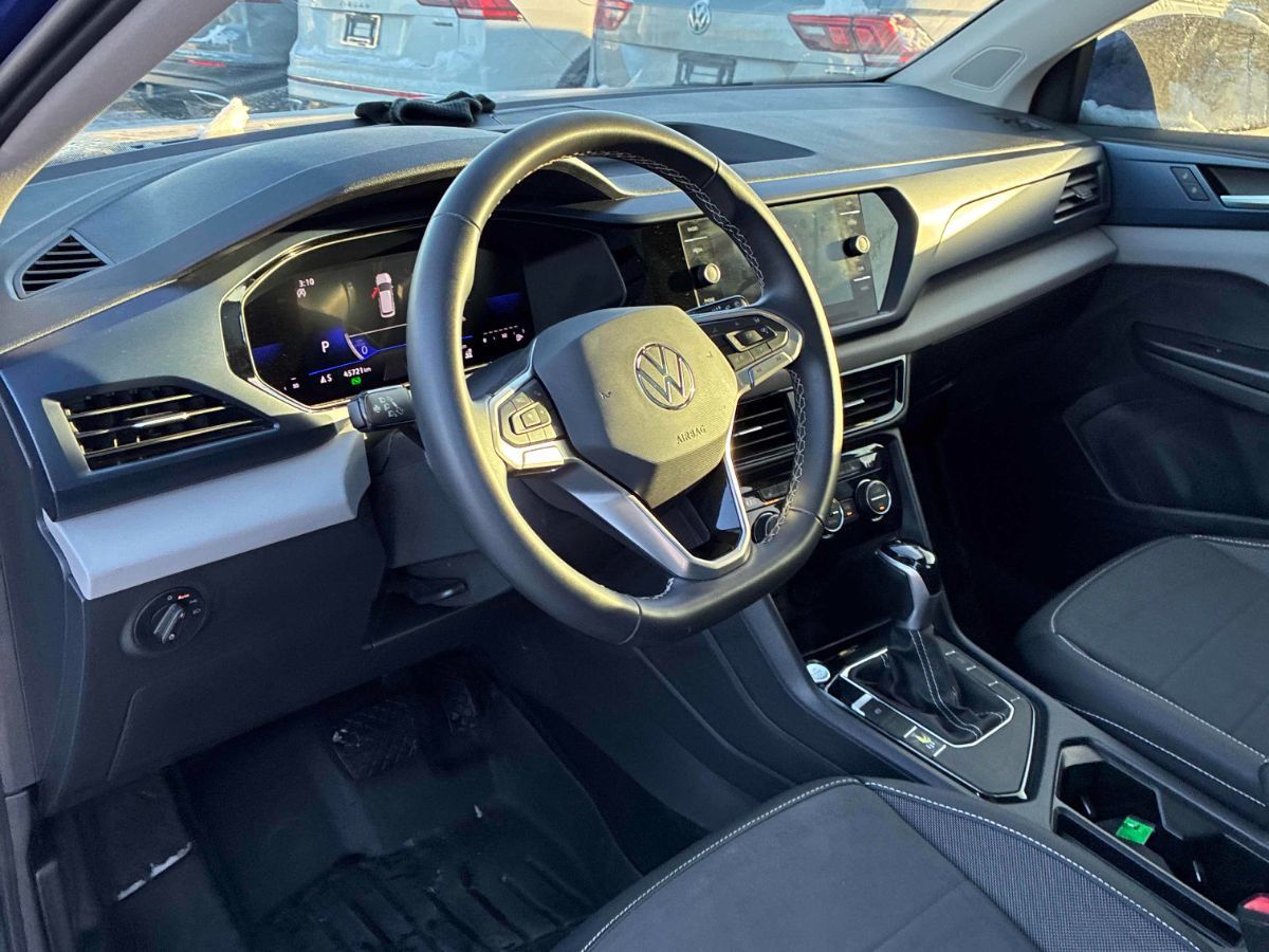 Volkswagen Taos  2023 à Markham, Ontario