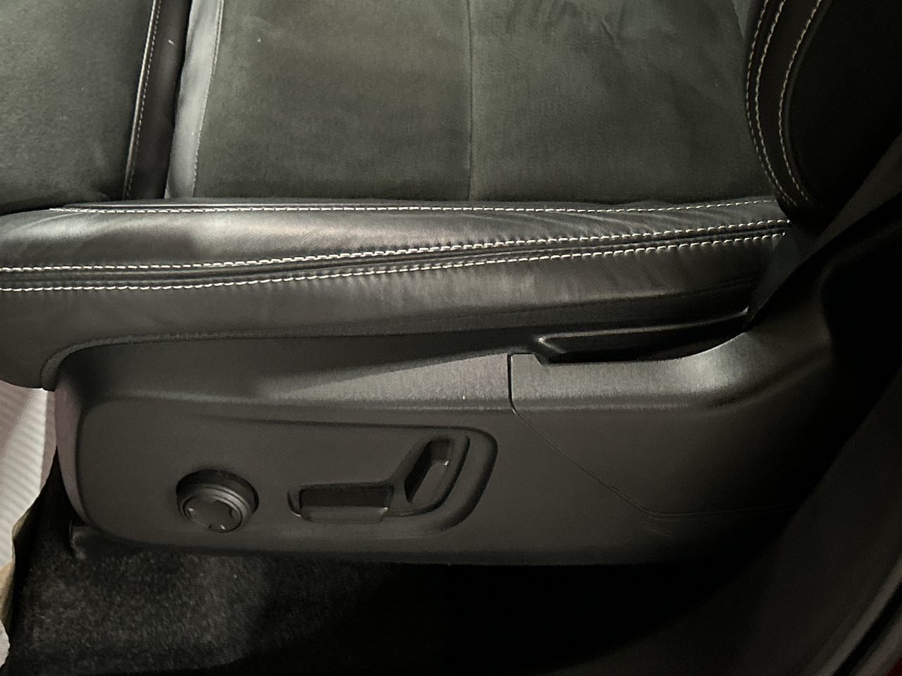 2022 Volvo XC40 in Markham, Ontario