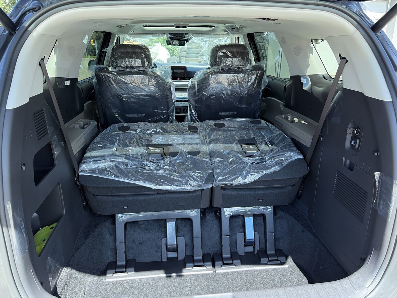2027 Kia Carnival HEV in Markham, Ontario