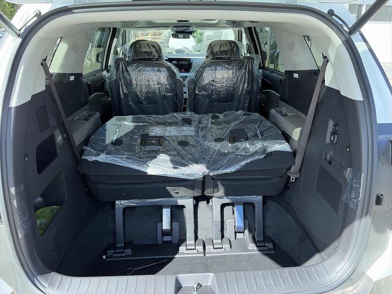 2027 Kia Carnival HEV in Markham, Ontario