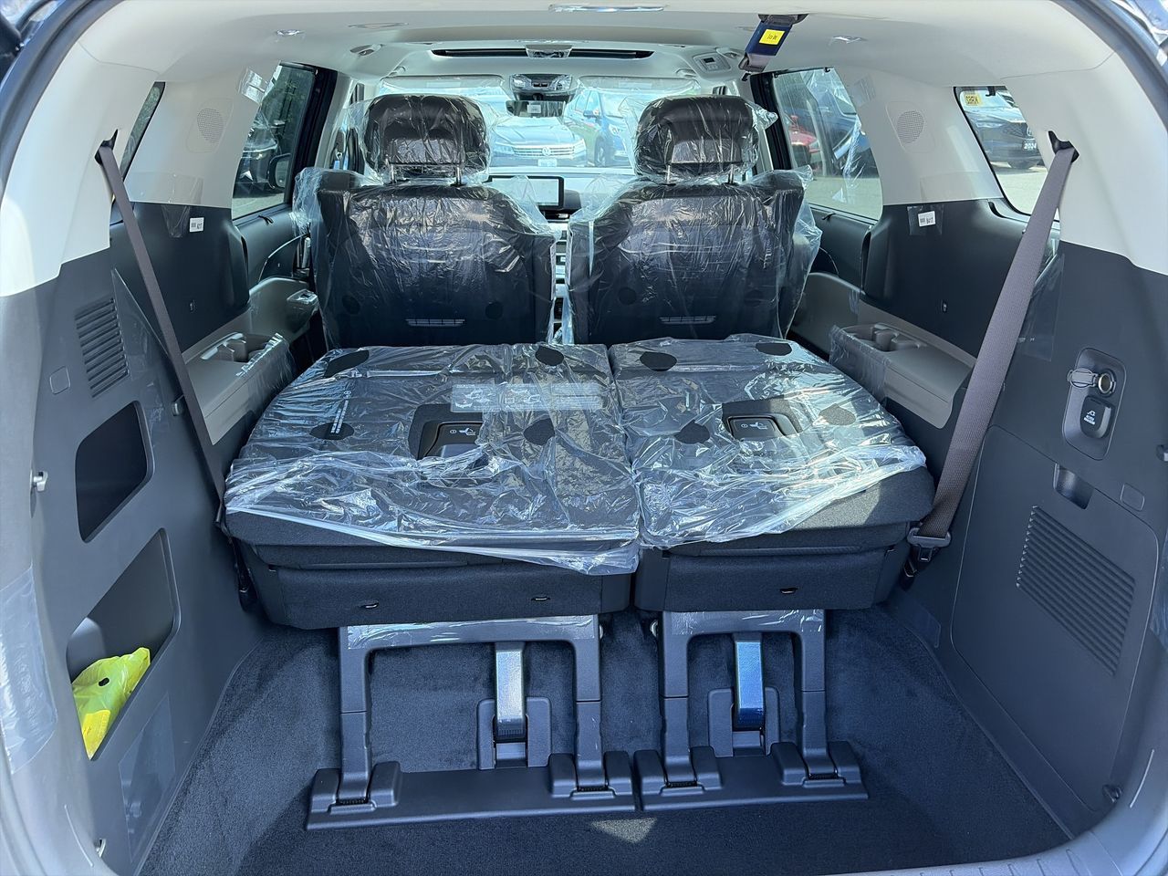 2027 Kia Carnival HEV
