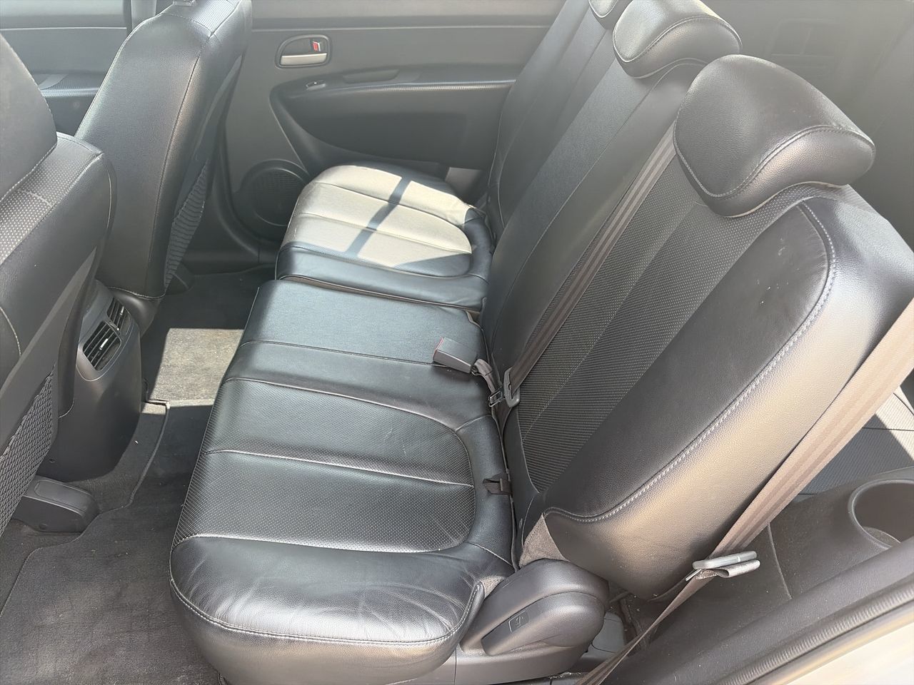 2010 Kia Rondo in Markham, Ontario