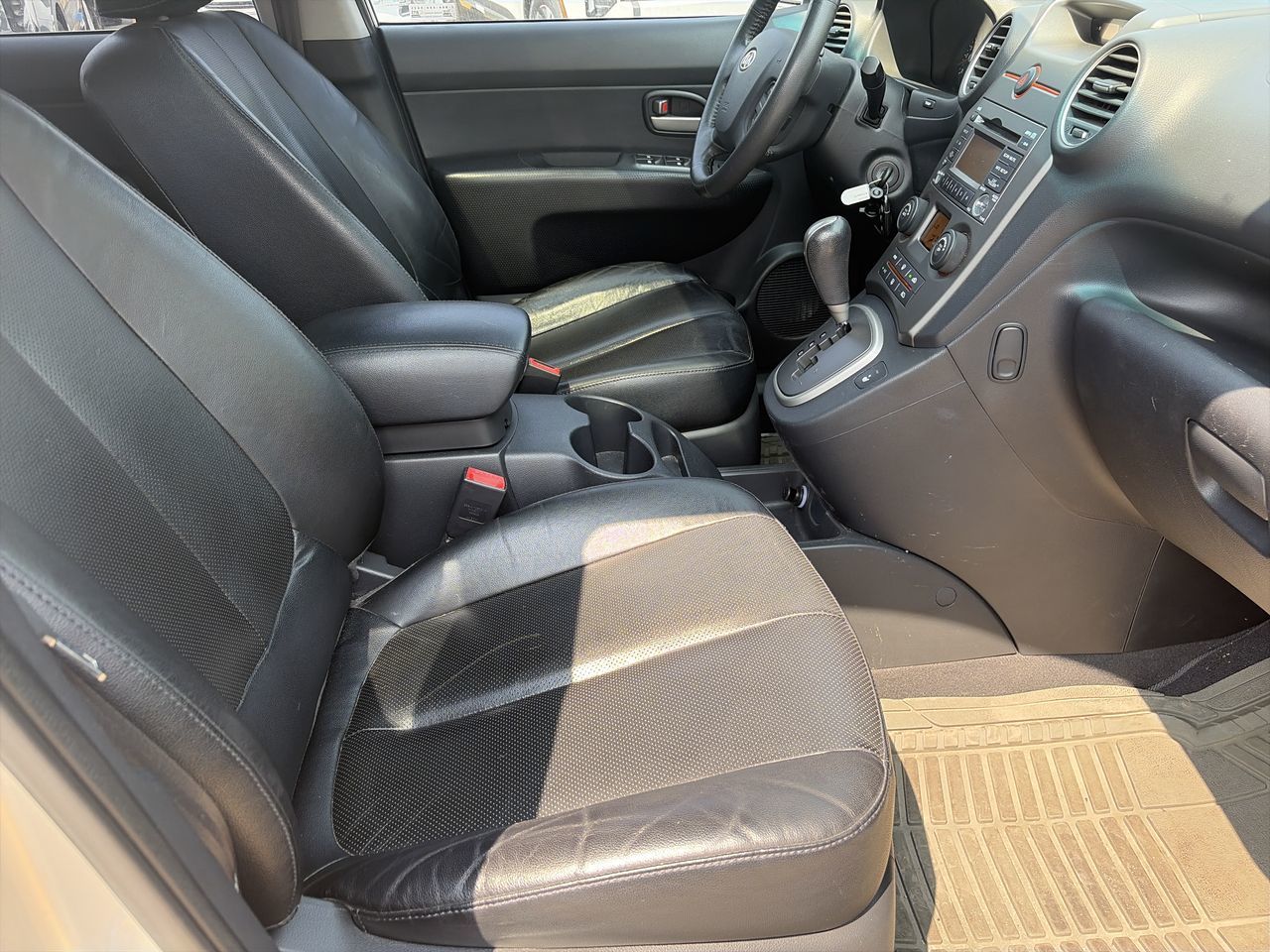 2010 Kia Rondo in Markham, Ontario
