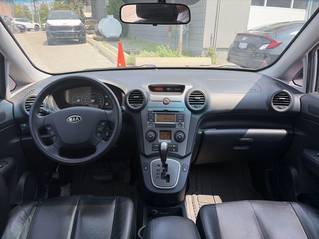 2010 Kia Rondo in Markham, Ontario