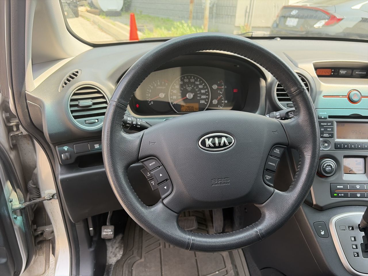 2010 Kia Rondo in Markham, Ontario