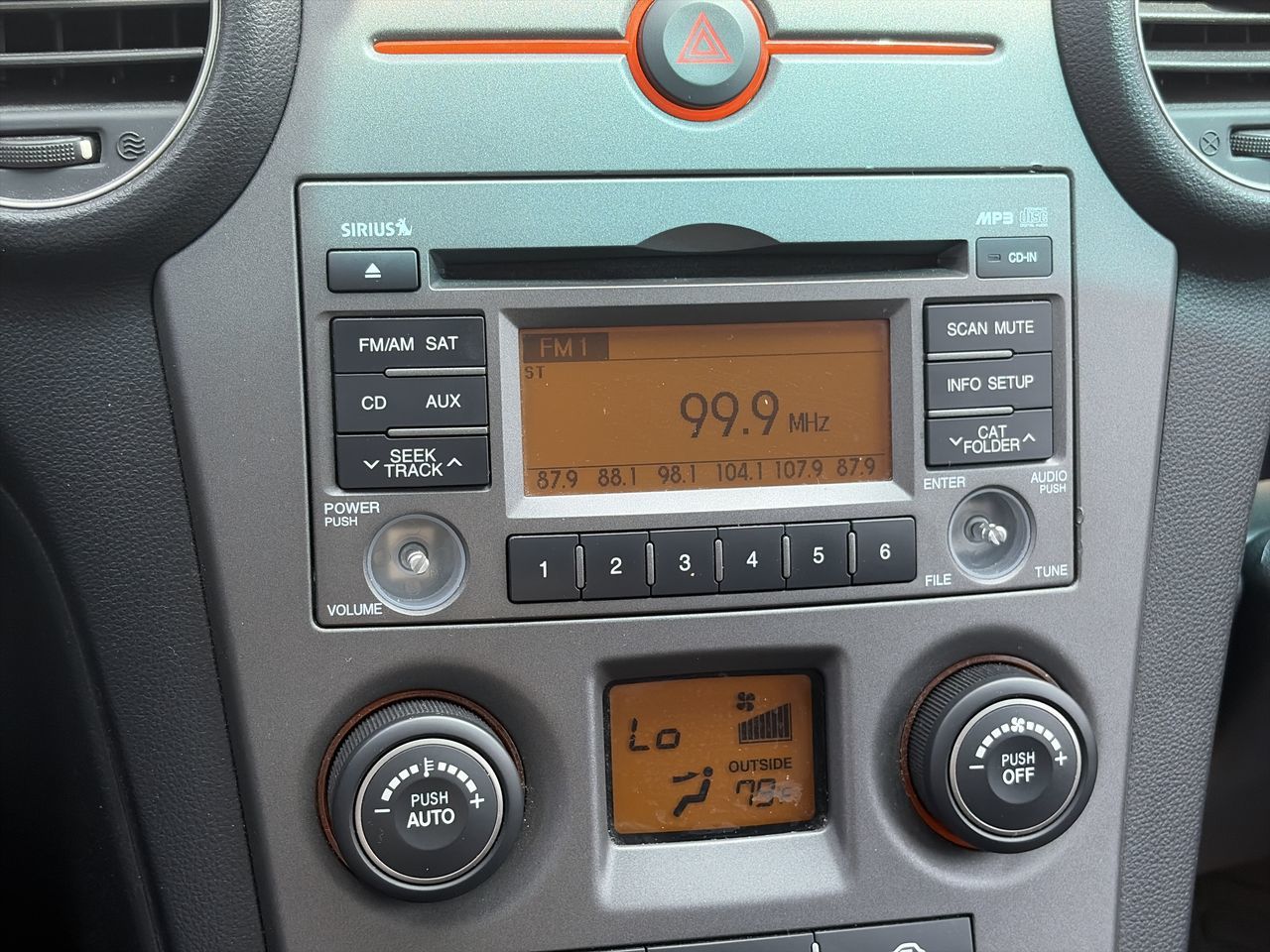 2010 Kia Rondo in Markham, Ontario
