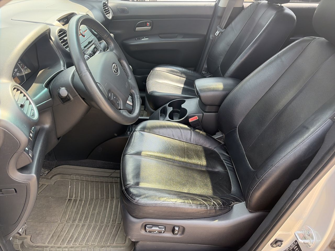 2010 Kia Rondo in Markham, Ontario
